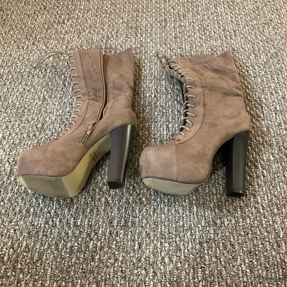 Stylish Women's Brown Ankle Boots